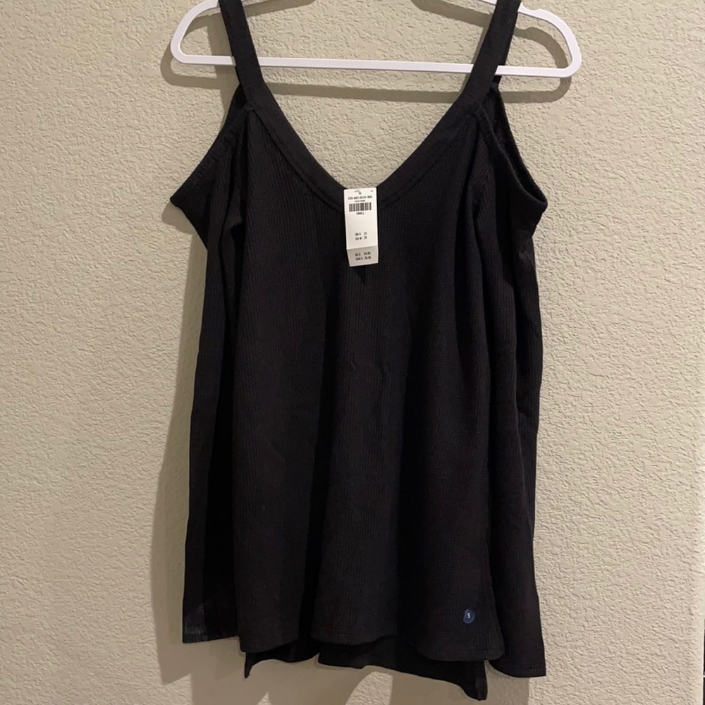 Hollister V-Neck Shoulder Cutout Long Sleeve